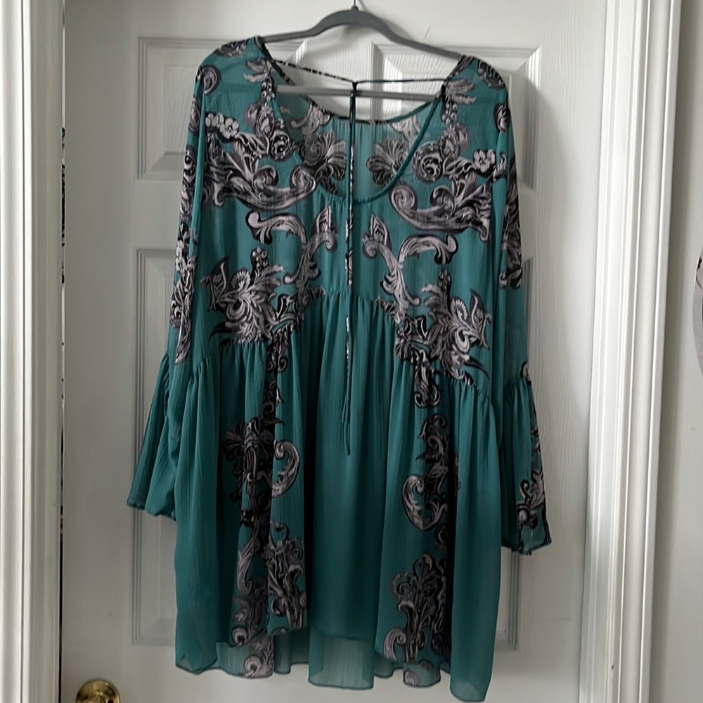 Beautiful Gently worn med free people sheer tunic
